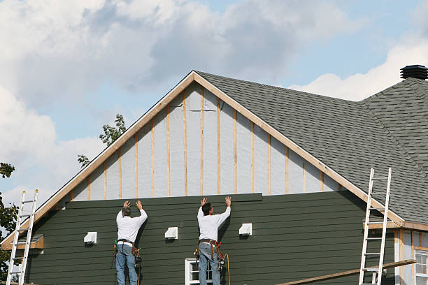 Professional Siding technician working in Snellville, GA